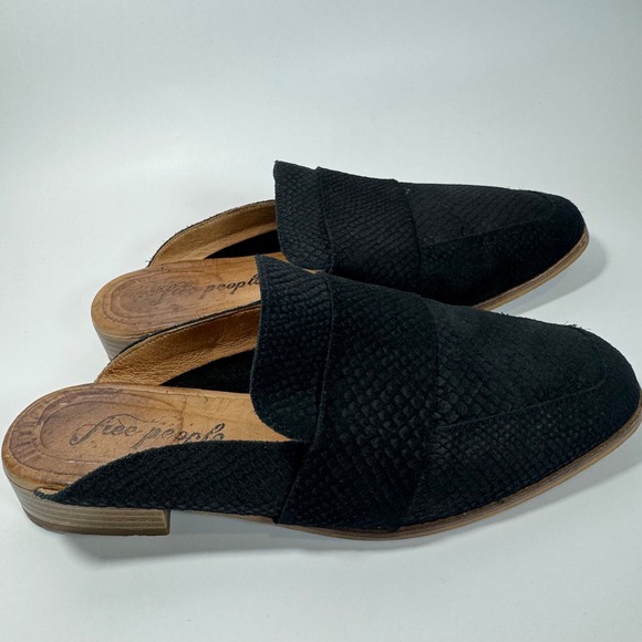 Free People Women's Black Snake Embossed Leather Mule Slides Size 38.5 - Picture 1 of 12